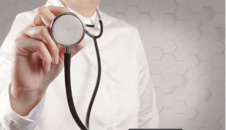 doctor con estetoscopio