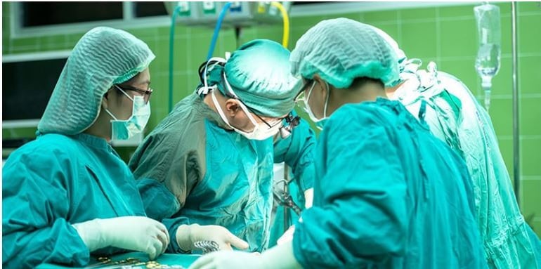 doctores operando