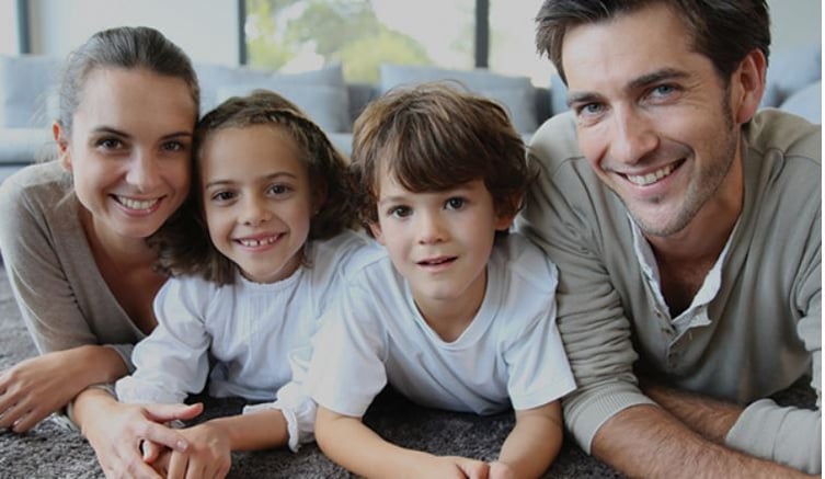 familia sonriente